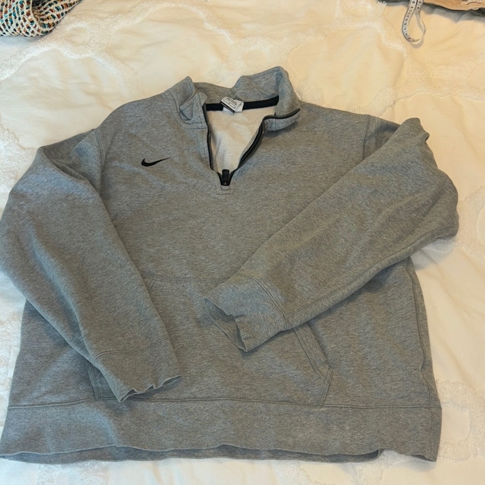 Nike Men's Light Gray Half-Zip Pullover Sweatshirt